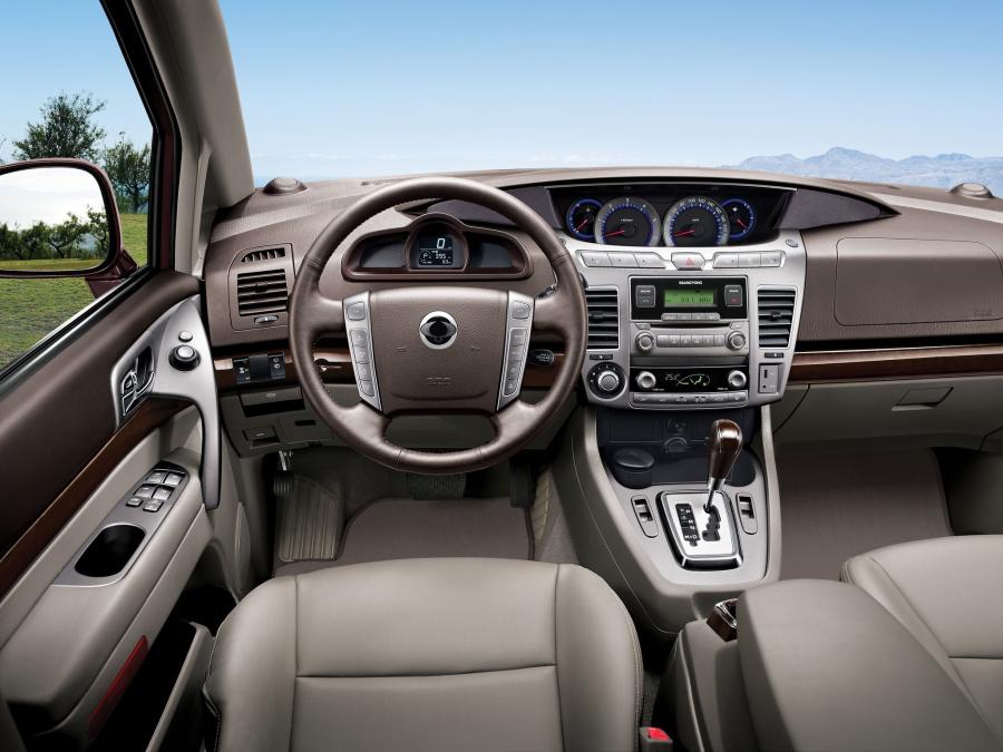  SsangYong Rodius 2013 года  (фото 2 из 12)